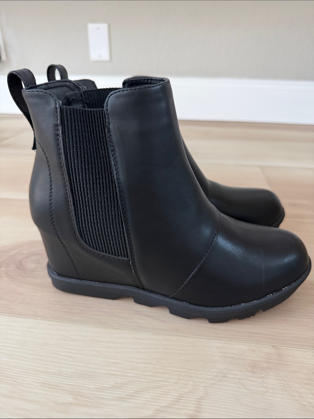NWT Forever Black Wedge Boots Booties- Women's Size 10